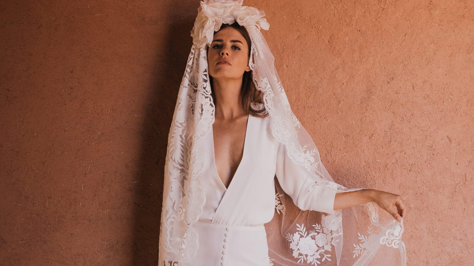 Robe Verveine, voile Réglisse et coiffe Grenade