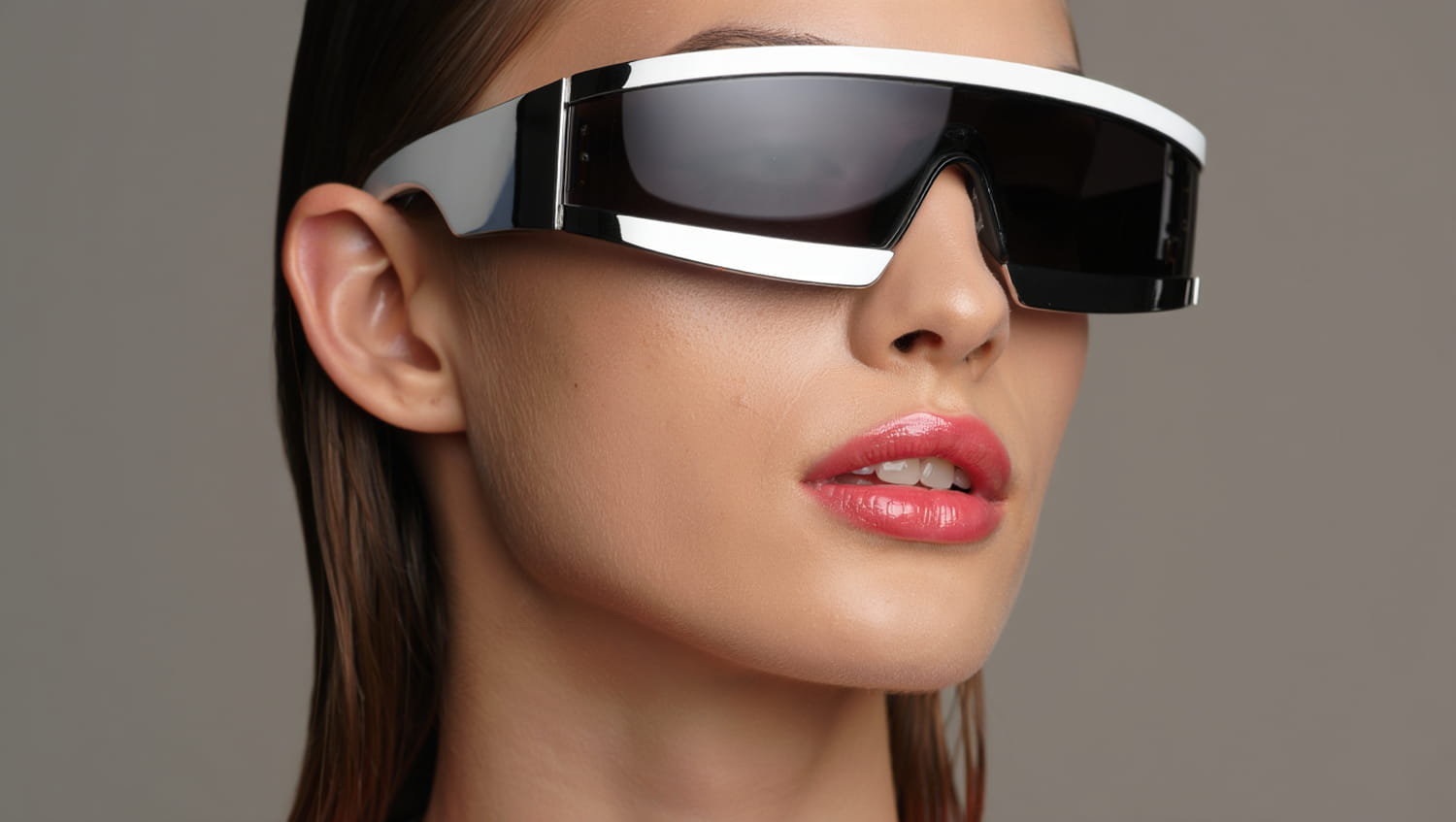 Considered extreme in the 90s, this cult beauty gesture fascinates a new generation