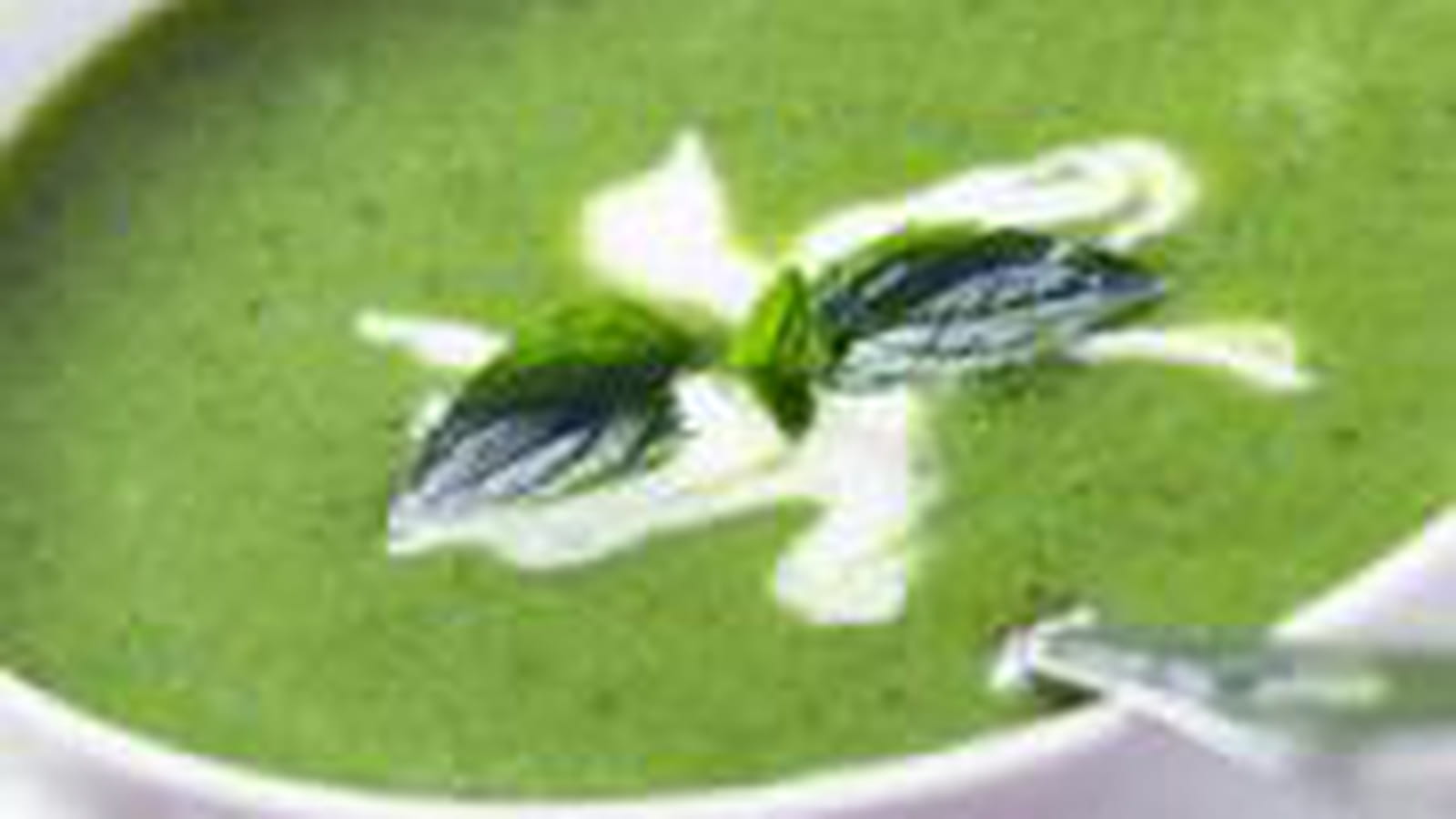 Soupe d'édamame et menthe