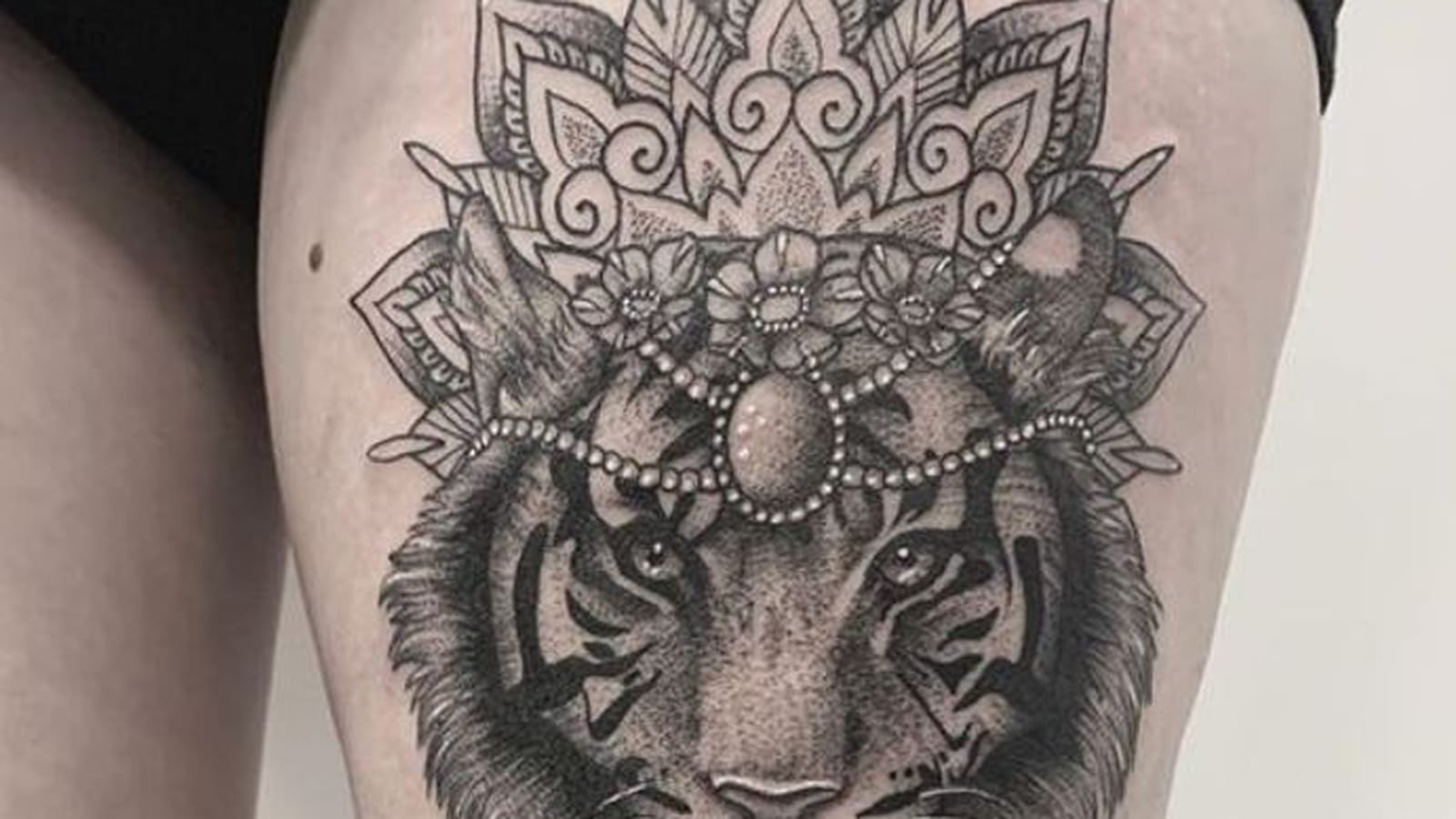 Tigre mandala sur la cuisse
