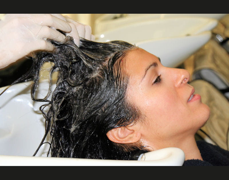 Relooking beaut&eacute;&nbsp;: coloration et shampoing