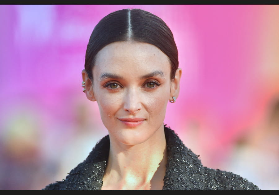 Les sourcils structur&eacute;s de Charlotte Le Bon