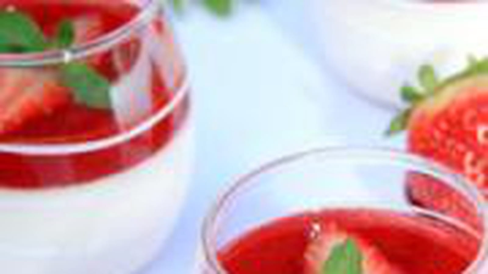 Panna cotta vanille et son coulis de fraises à la menthe