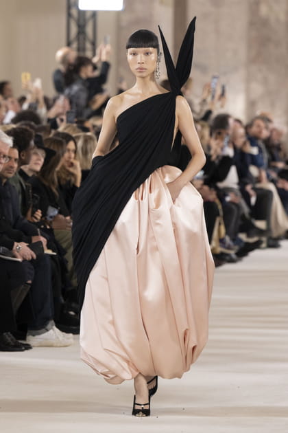 Look 28&nbsp;du d&eacute;fil&eacute;&nbsp;Schiaparelli haute couture&nbsp;printemps-&eacute;t&eacute; 2024