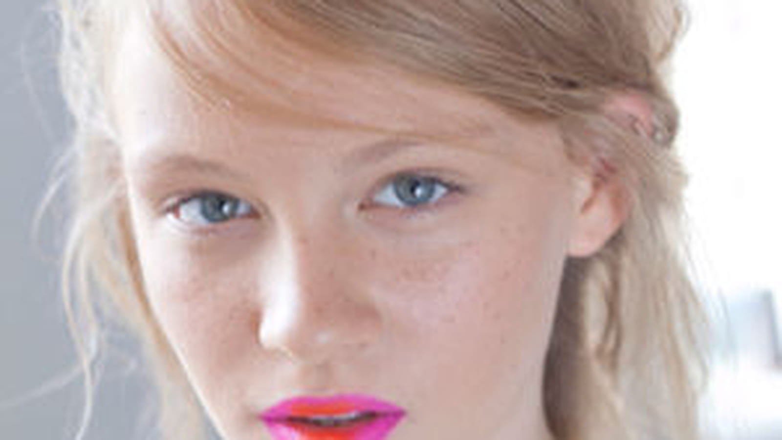 Le look beauté du défilé Holly Fulton
