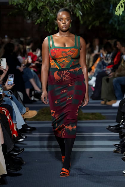 Robe imprim&eacute;e multicolore aper&ccedil;ue sur le d&eacute;fil&eacute; Ahluwalia