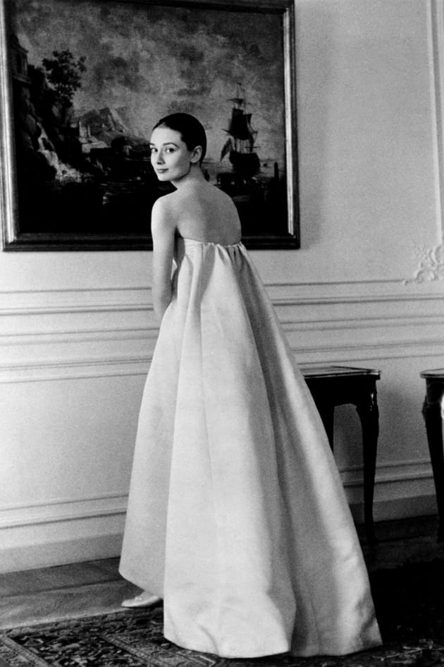 Audrey Hepburn en robe dos nu