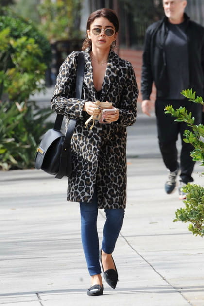 Sarah Hyland en manteau 3/4&nbsp;l&eacute;opard