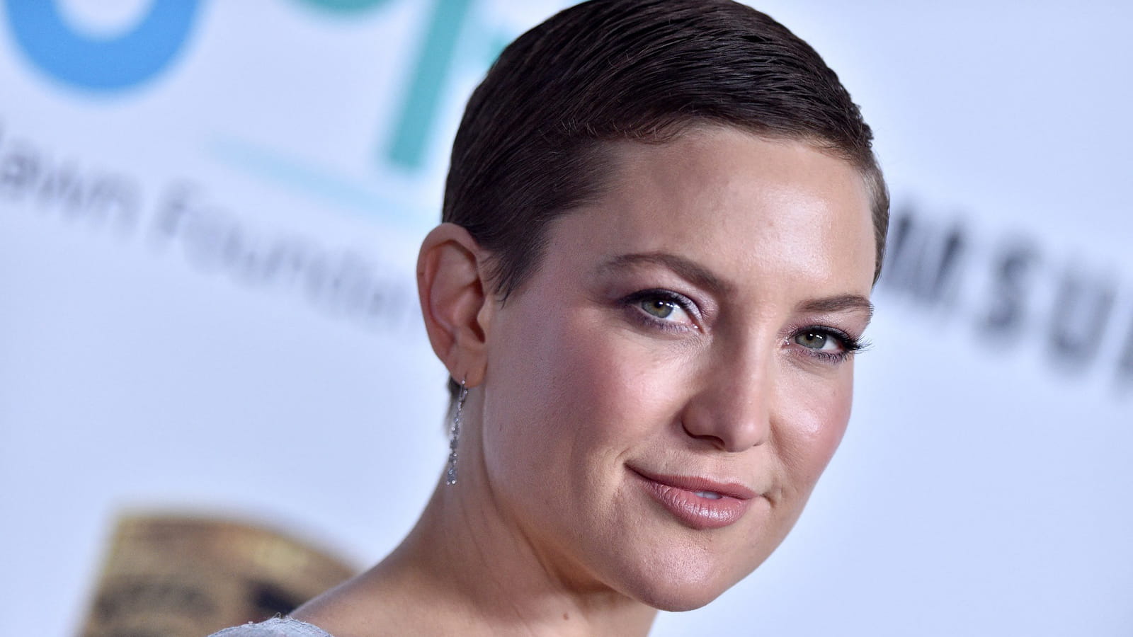 Kate Hudson, avec sa coupe courte brune