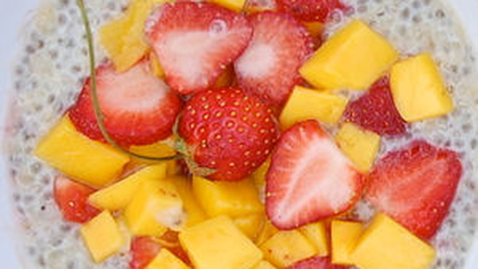 Bol cru de chia et fruits frais