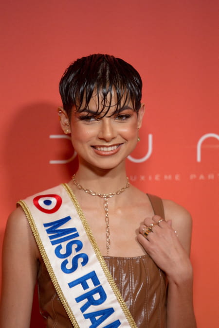 eve-gilles-cheveux-wet