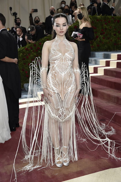 Dove Cameron en Iris van Herpen