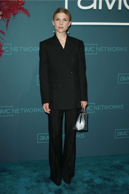 Clémence Poésy en costume pantalon noir