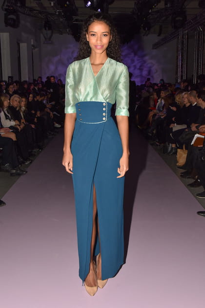 Flora Coquerel en robe crois&eacute;e