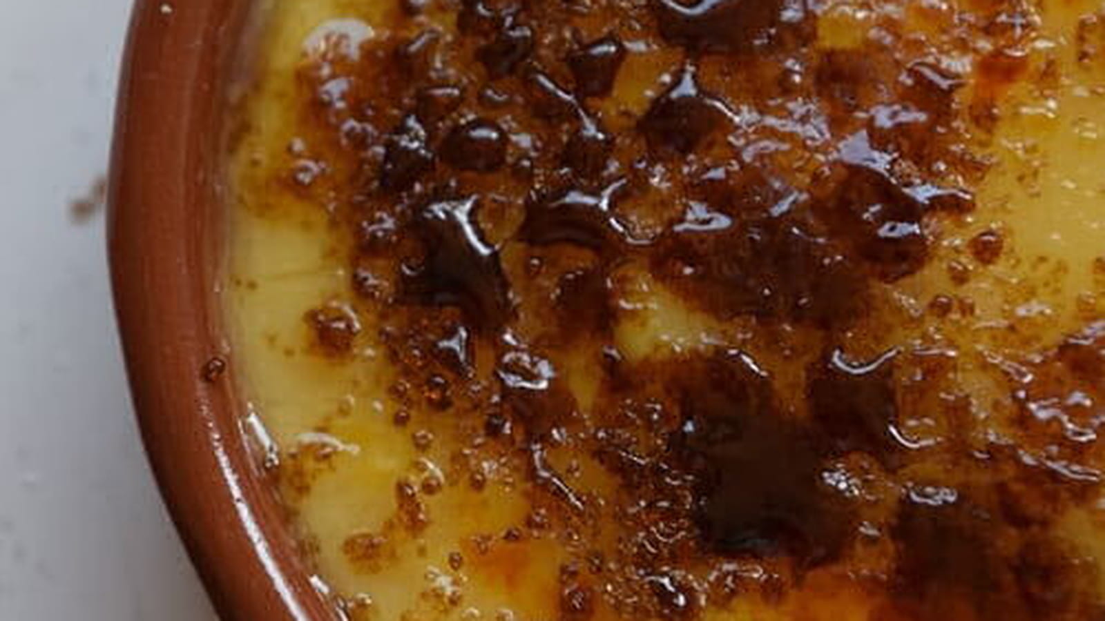 Crème catalane parfumée à la cannelle et au citron