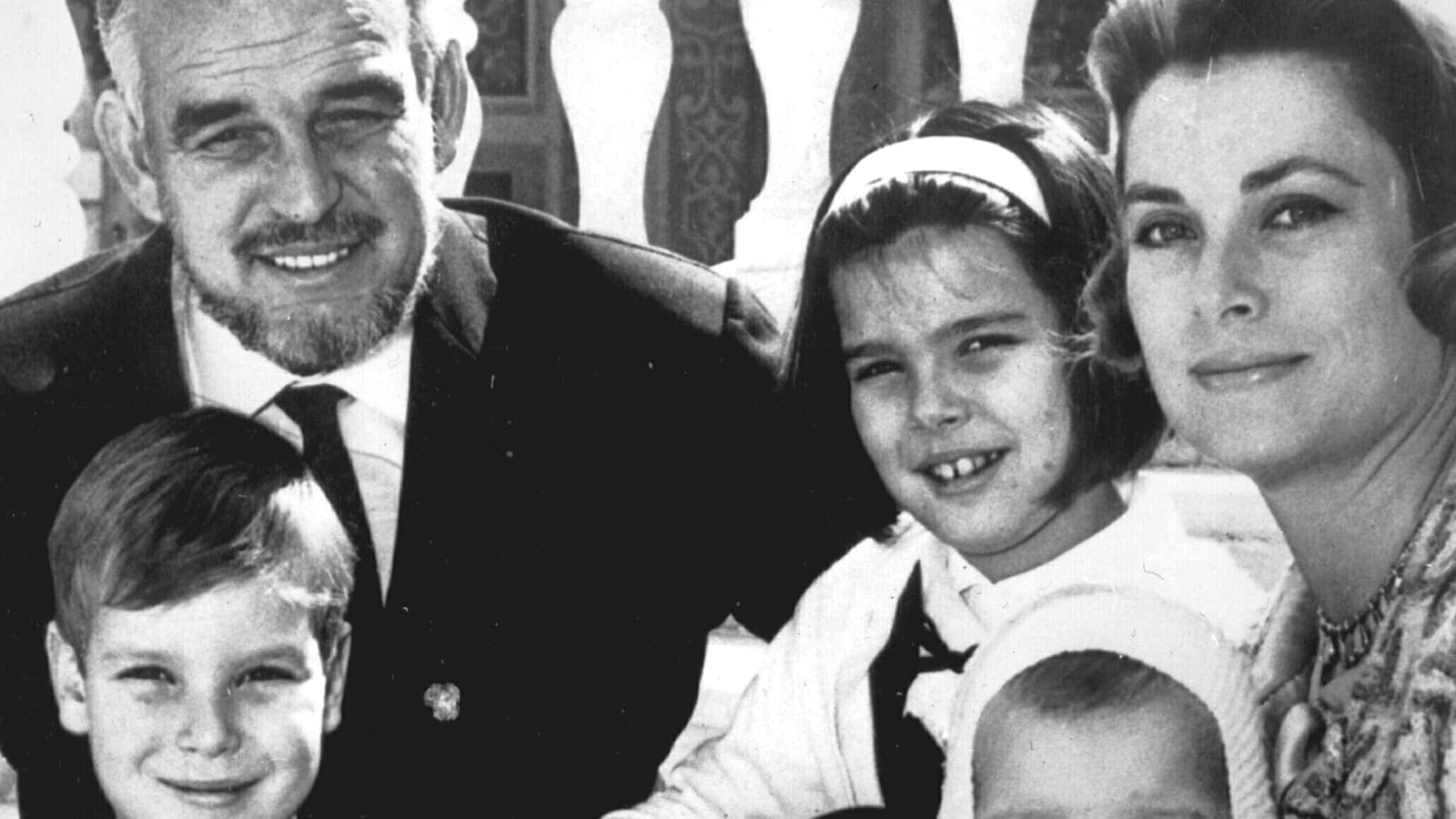 Le prince Albert II, le prince Rainier III, Caroline de Monaco, Stéphanie de Monaco et Grace Kelly