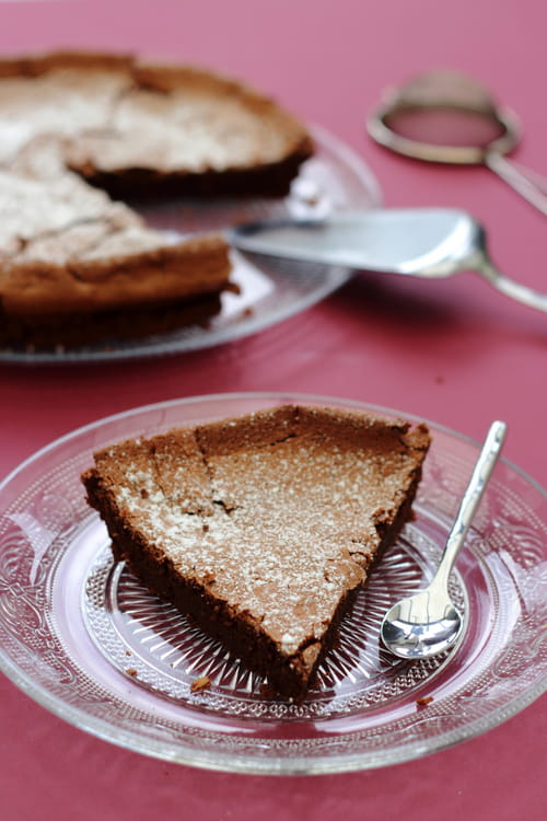 Gâteau fondant au chocolat noir et à la poudre d'amande sans beurre