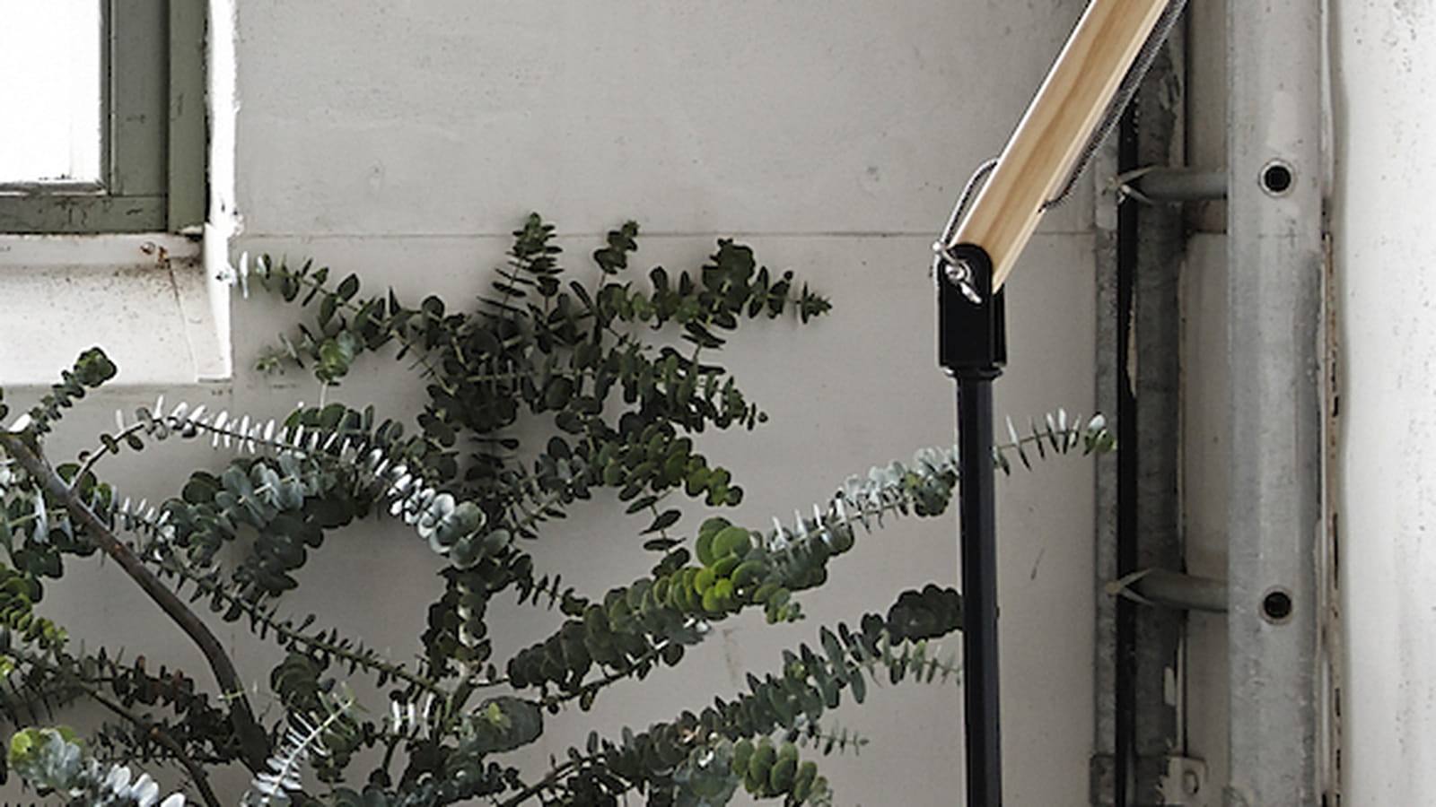 Lampadaire industriel métal et bois