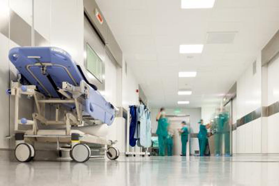 Ebola : sommes-nous prêts à prendre en charge les malades en France ?
