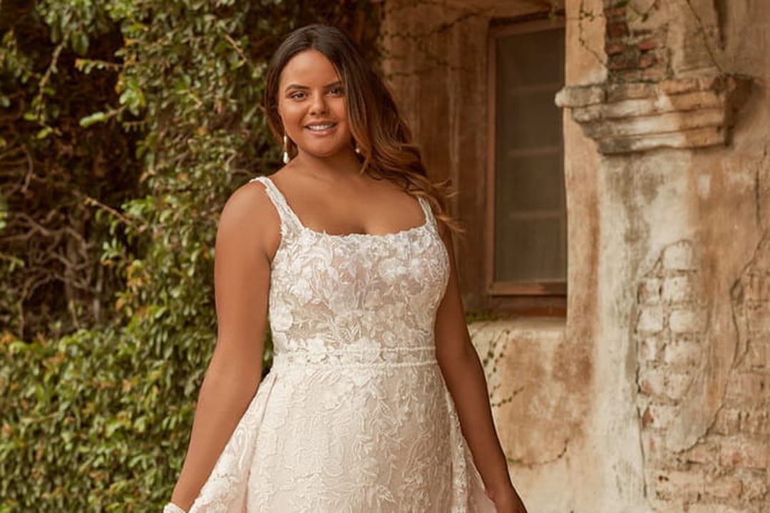 Robe de mariée moderne pour femme ronde