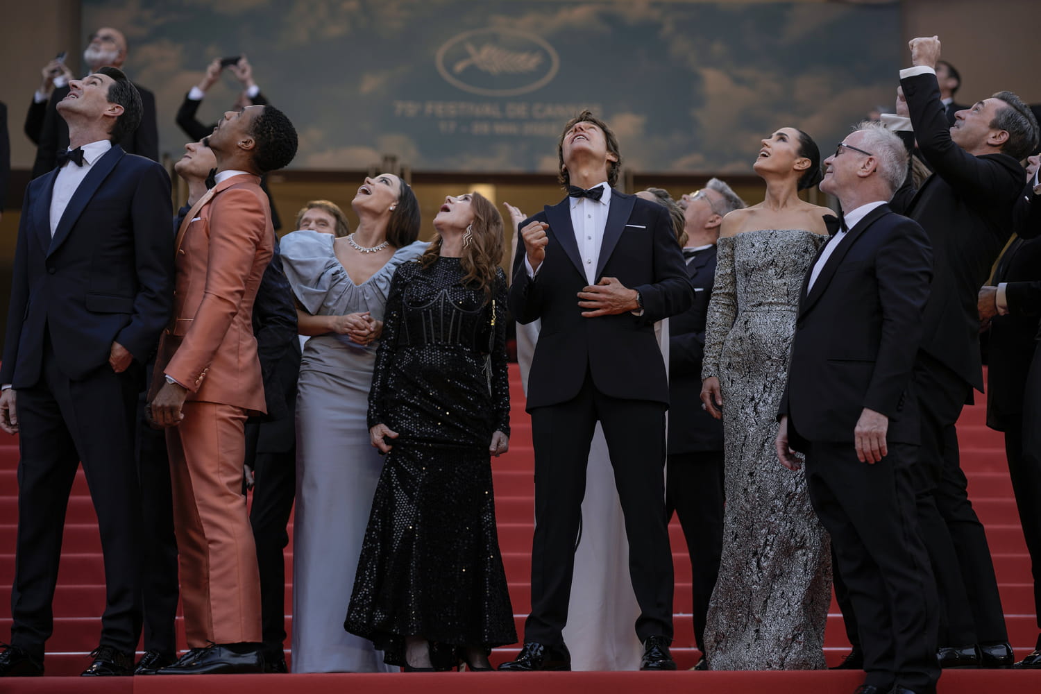 Festival de Cannes 2022 : Tom Cruise émerveillé par la Patrouille de France...