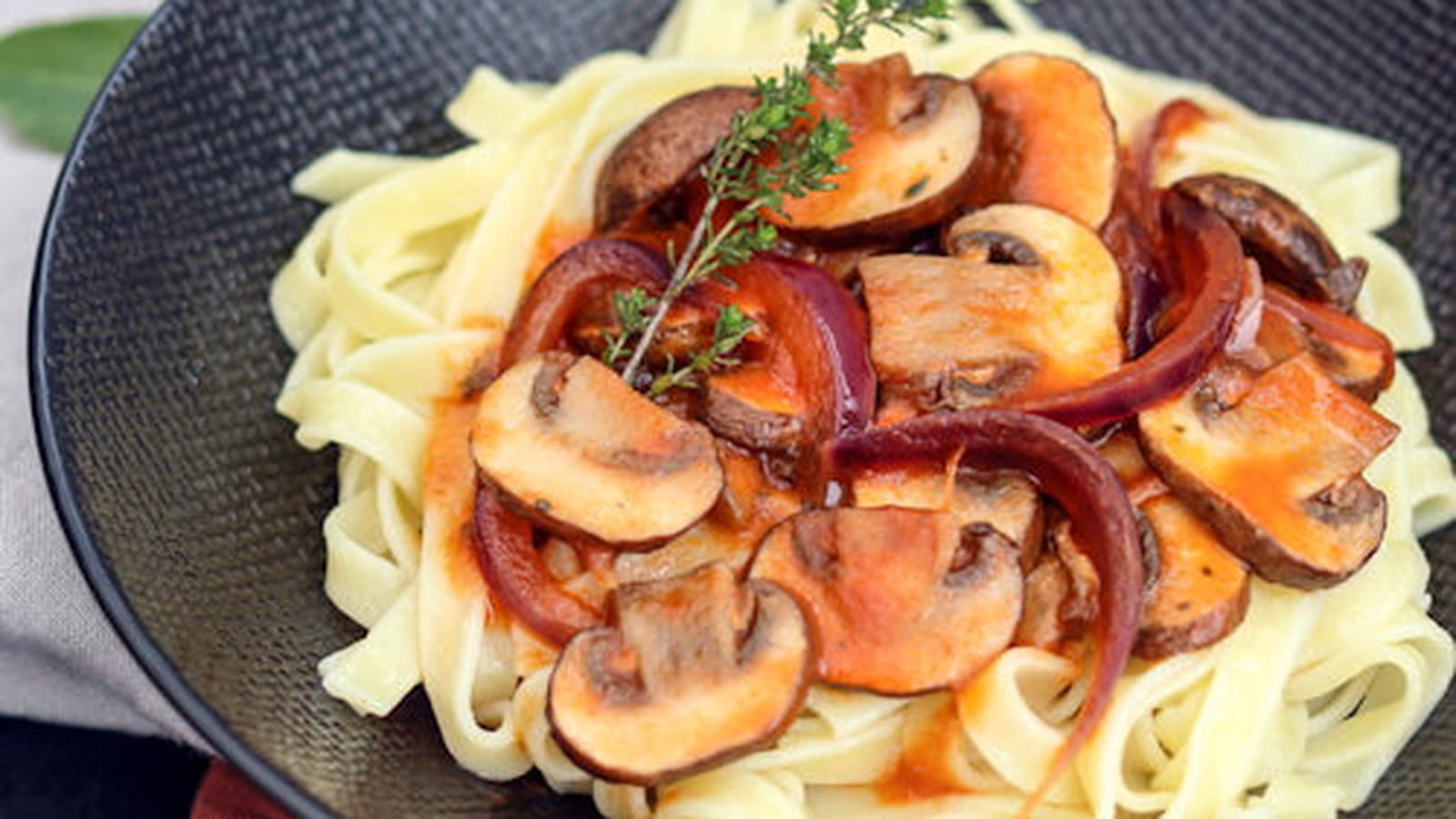 Tagliatelles aux champignons LOU façon Stroganoff