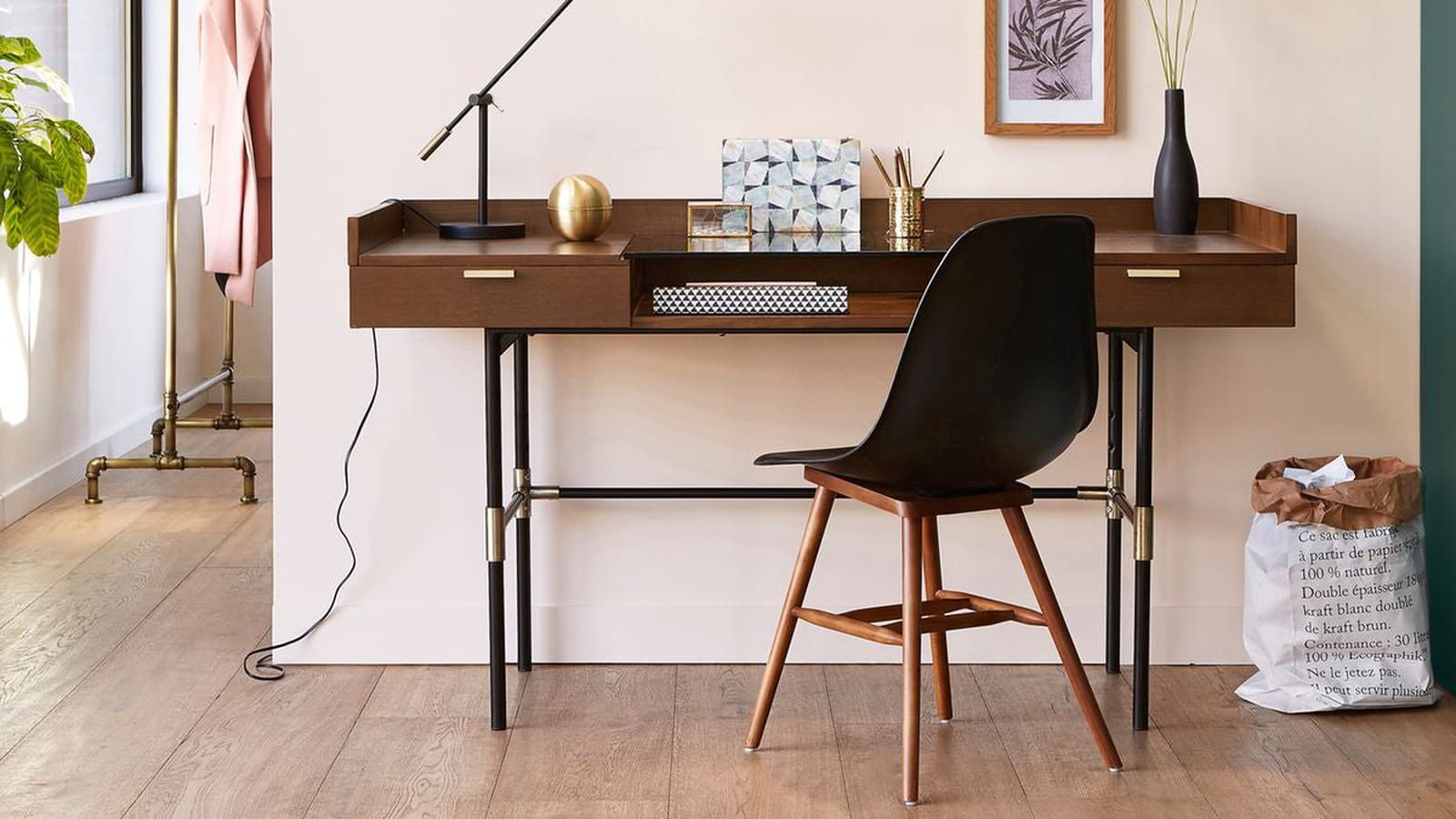 Bureau en bois foncé