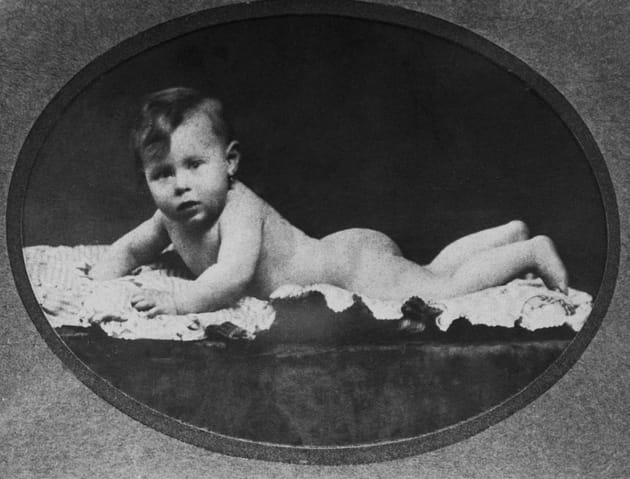 Une b&eacute;b&eacute; n&eacute; le 29&nbsp;f&eacute;vrier 1920&nbsp;&agrave; Neuilly-sur-Seine