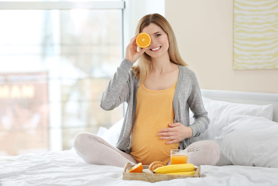 Vitamines et grossesse : ce qu'il faut prendre ou éviter enceinte