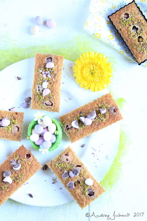 Financiers de Pâques aux noisettes et oeufs de Pâques