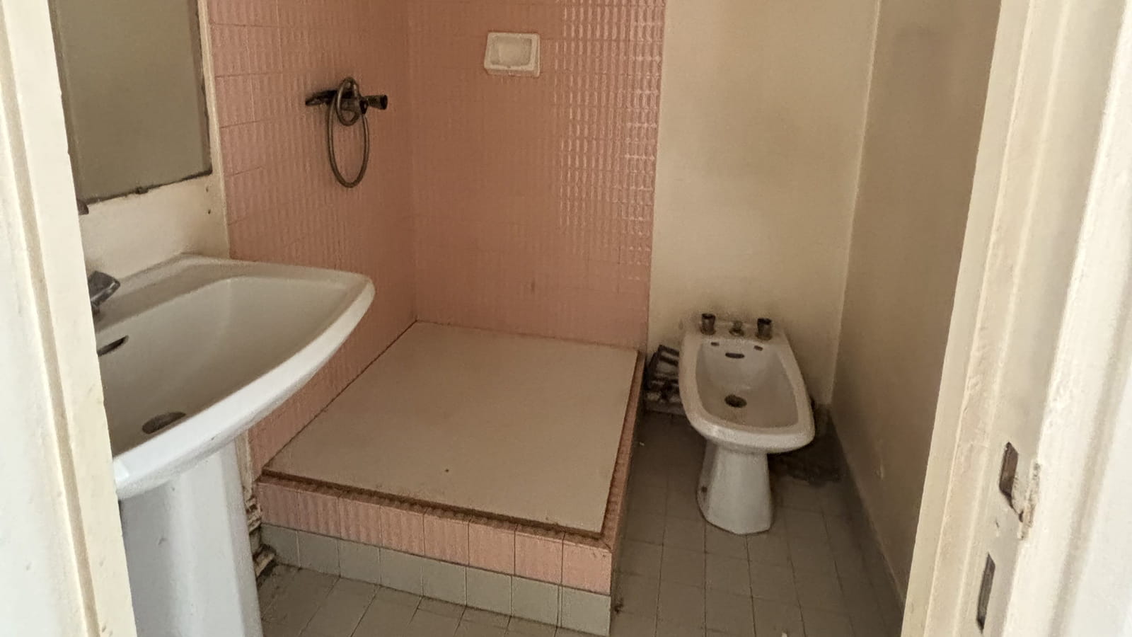 Salle d'eau avant