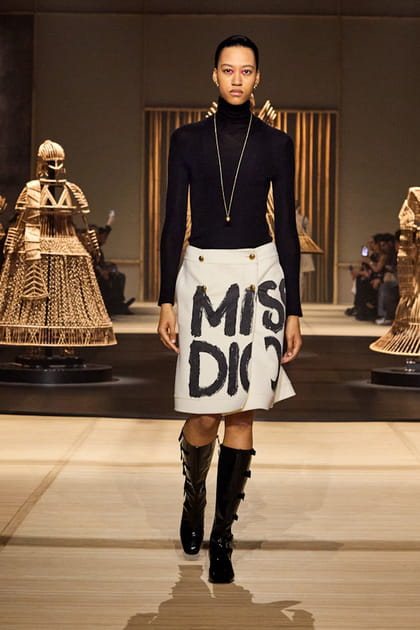 Avec son défilé automne-hiver 2024-2025, Dior a célébré la mode des 60's et les débuts du prêt-à-porter