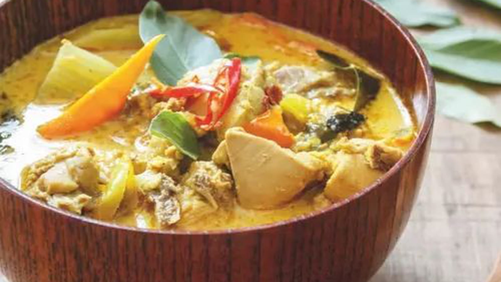 Poulet au curry, aubergines et lait de coco