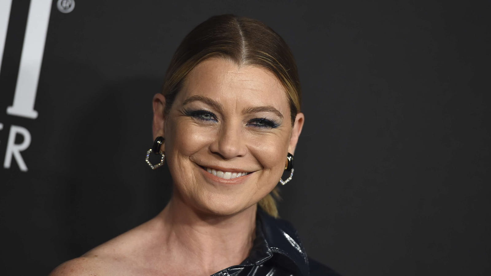 Le fard à paupières bleu d'Ellen Pompeo