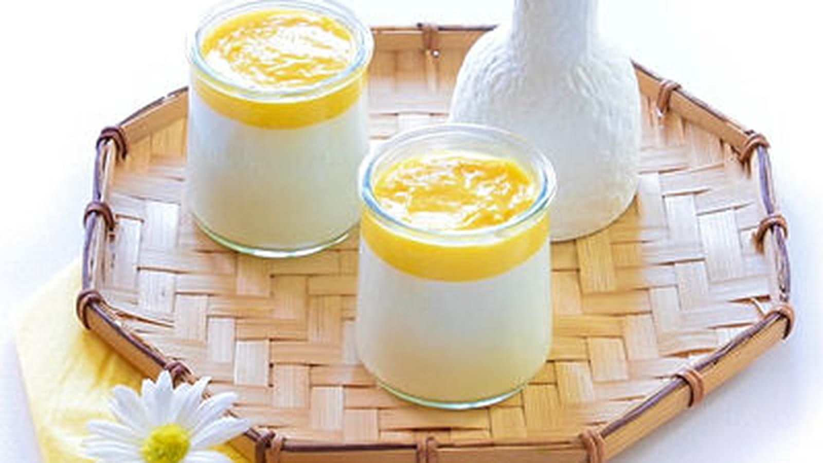 Mousse à la noix de coco et curd aux fruits de la passion