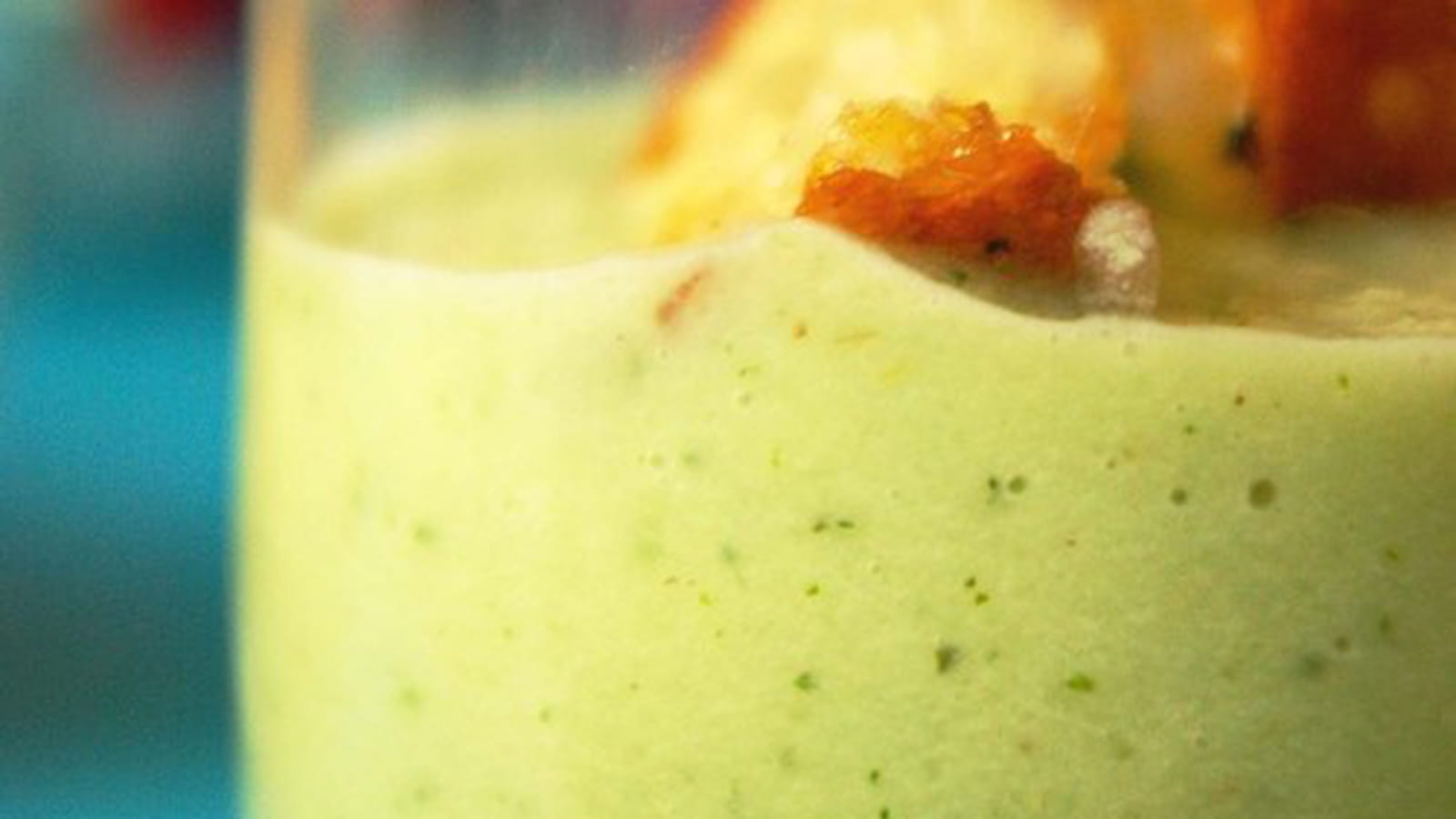 Gaspacho de concombre aux herbes fraîches