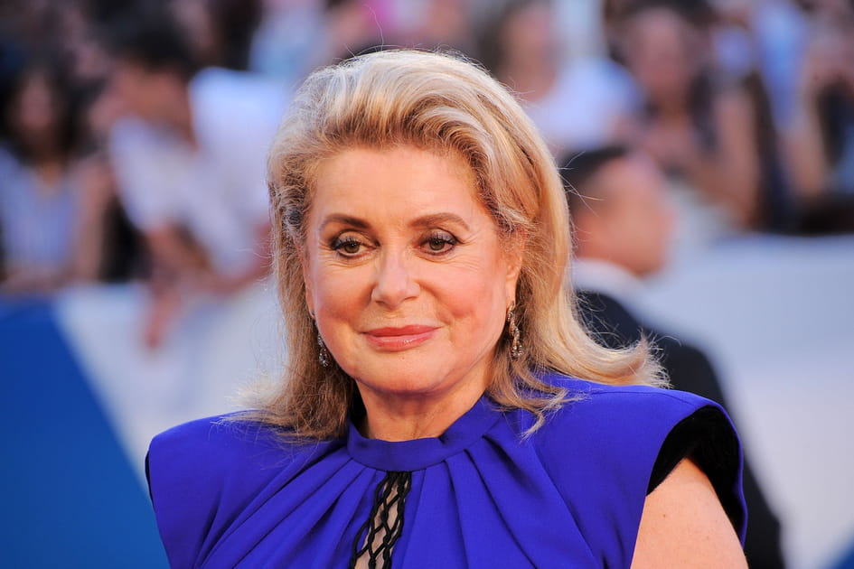 Les paupi&egrave;res mauves de Catherine Deneuve