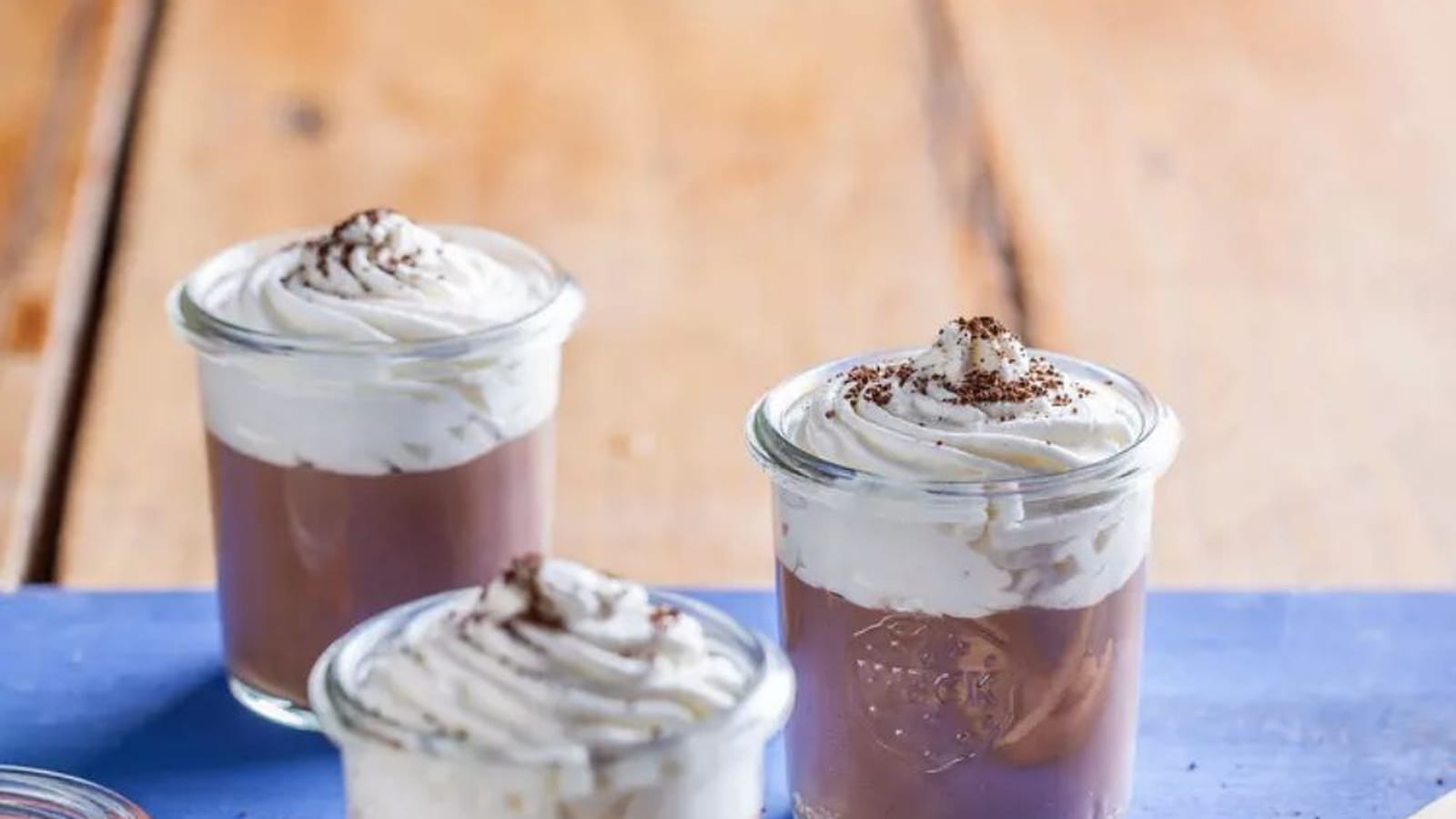 Crème au chocolat liégeois et poudre de café