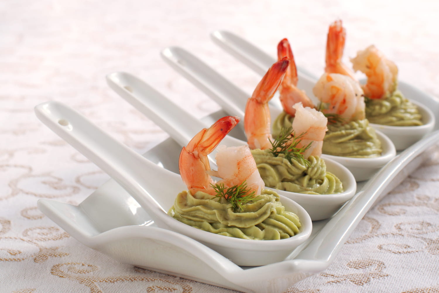 Comme au restaurant étoilé : cette manière de servir un avocat-crevettes impressionne toujours les invités
