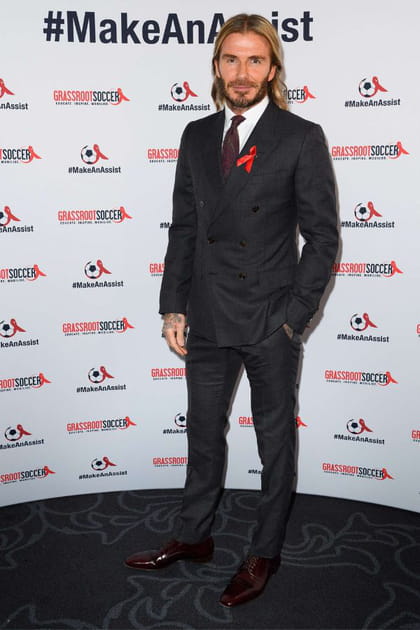 David Beckham en costume pantalon noir et cravate bordeaux
