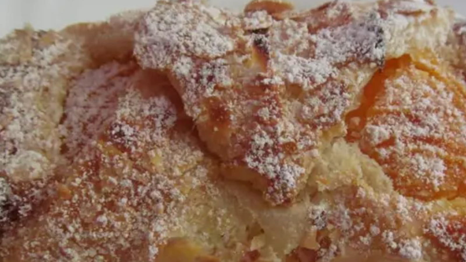 Feuilletés aux abricots et à la crème d'amandes