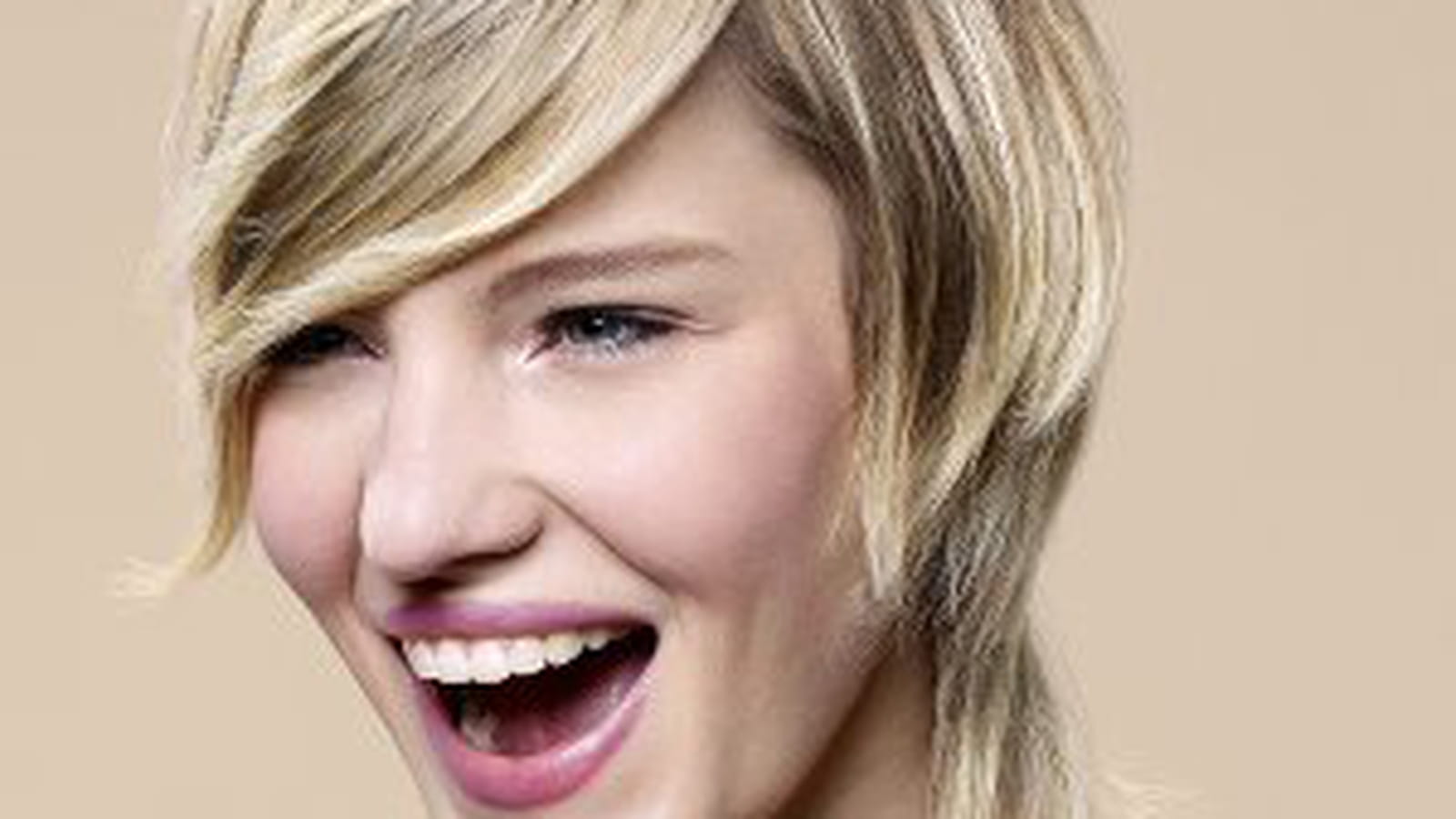 Le blond intemporel de Camille Albane