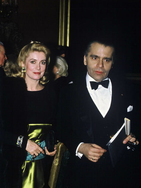 Catherine Deneuve en fourrure noire