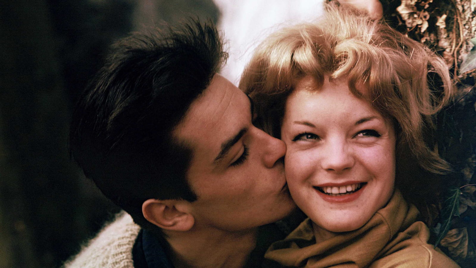 Alain Delon et Romy Schneider dans leur maison, en 1959