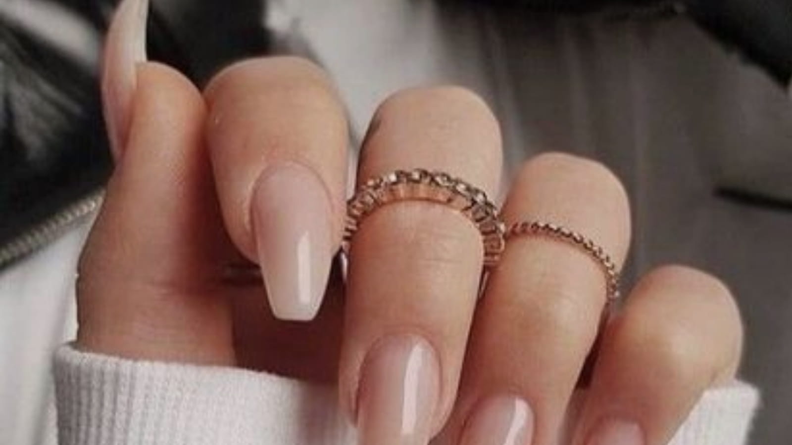 Des ongles gel en forme de ballerine