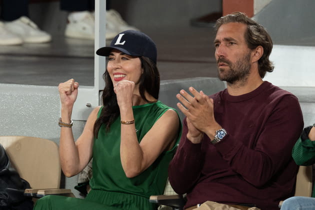 Nolwenn Leroy les poings serrés avec Arnaud Di Pasquale à Roland-Garros