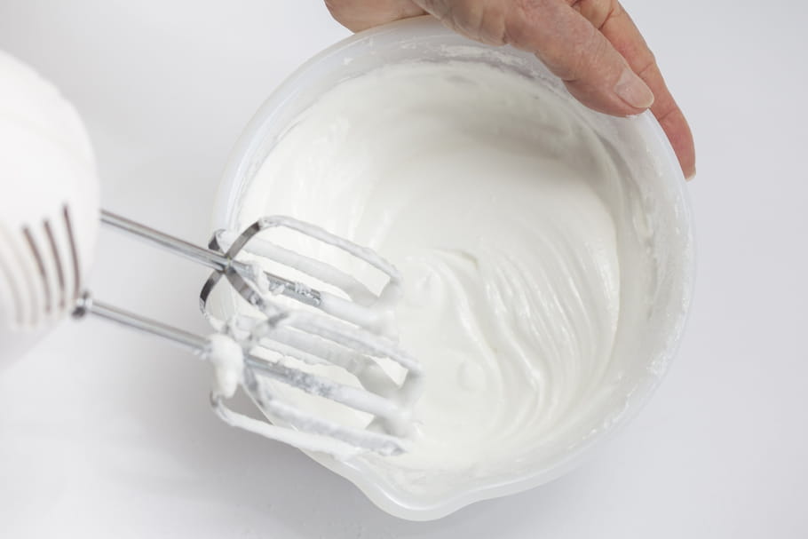 Comment foisonner la crème fraîche correctement ?