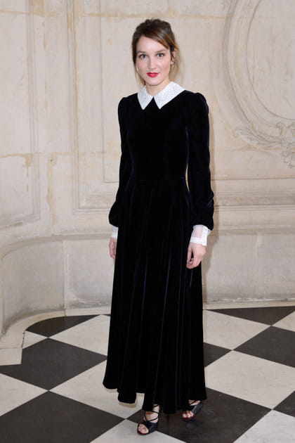 Ana&iuml;s Demoustier en robe noire &agrave; col claudine
