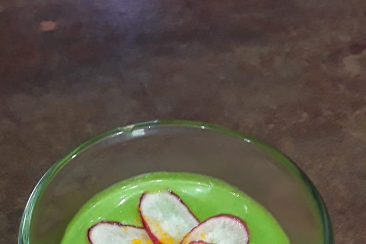 Soupe froide aux fanes de radis