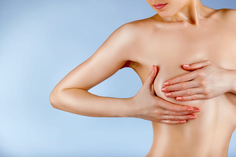 Douleur au mamelon : 10 causes possibles chez la femme